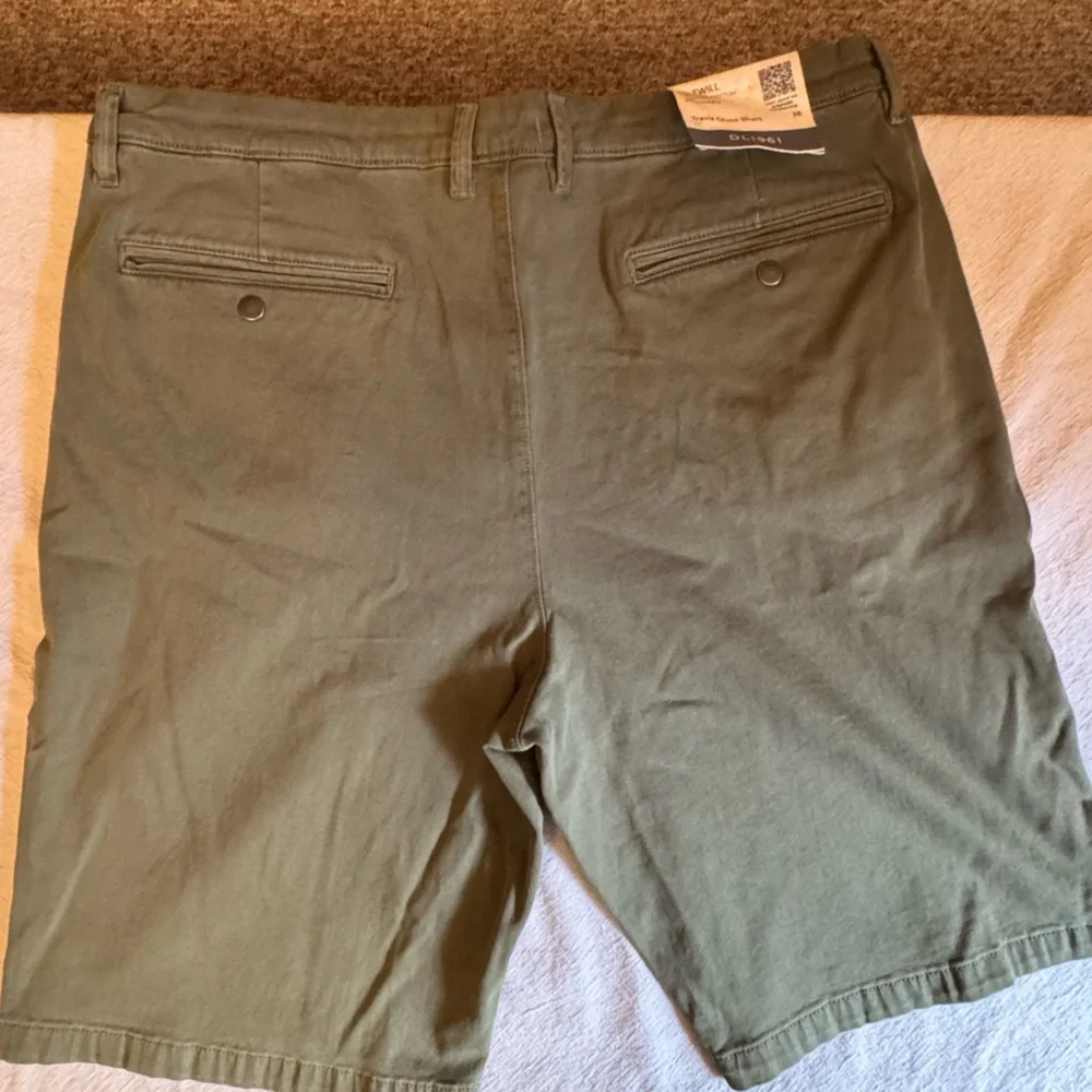 DL1961 Travis Chino Shorts in Forest Green - Picture 2 of 5